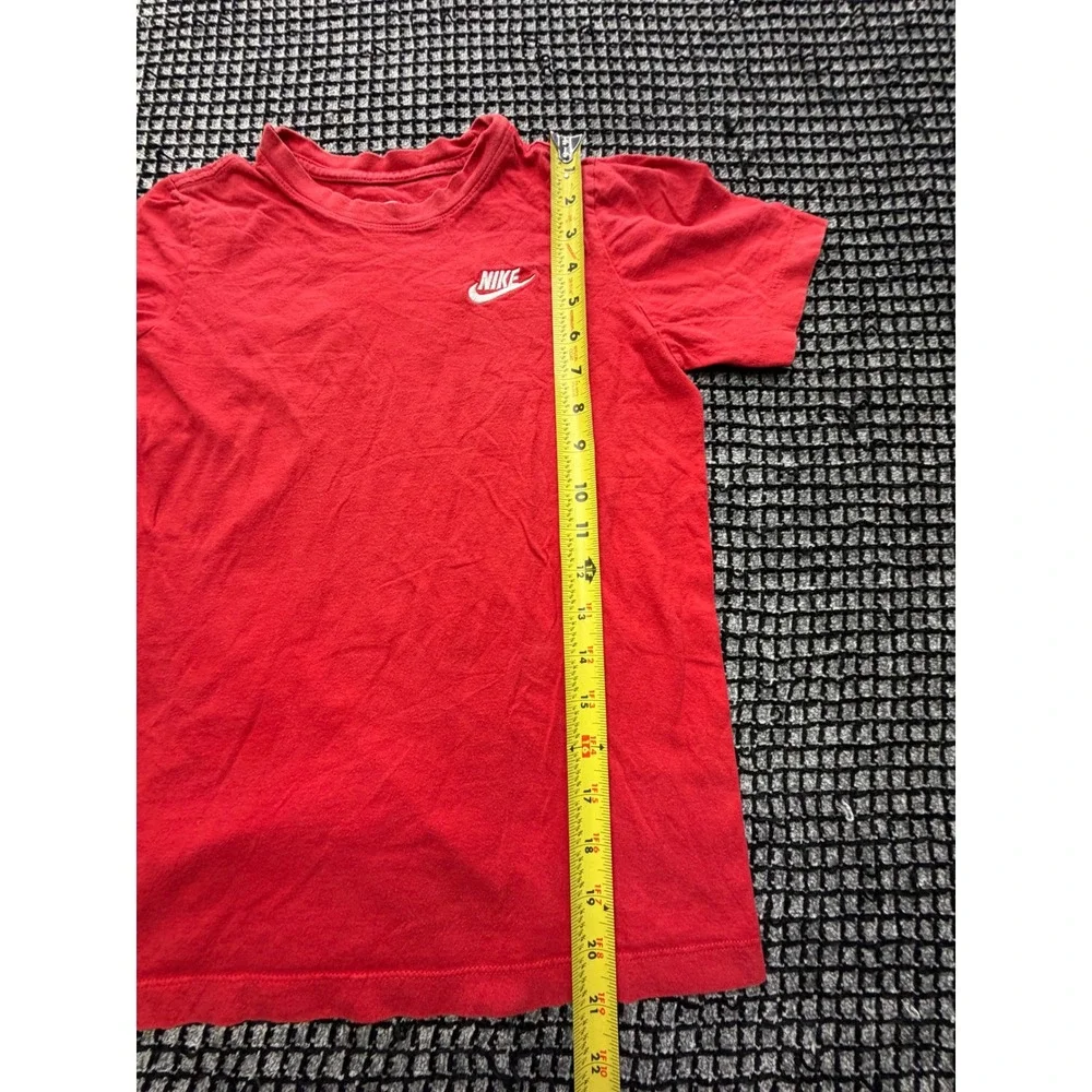Nike T-Shirt Boys Medium Red Short Sleeve Futura Logo Crew Neck Tee